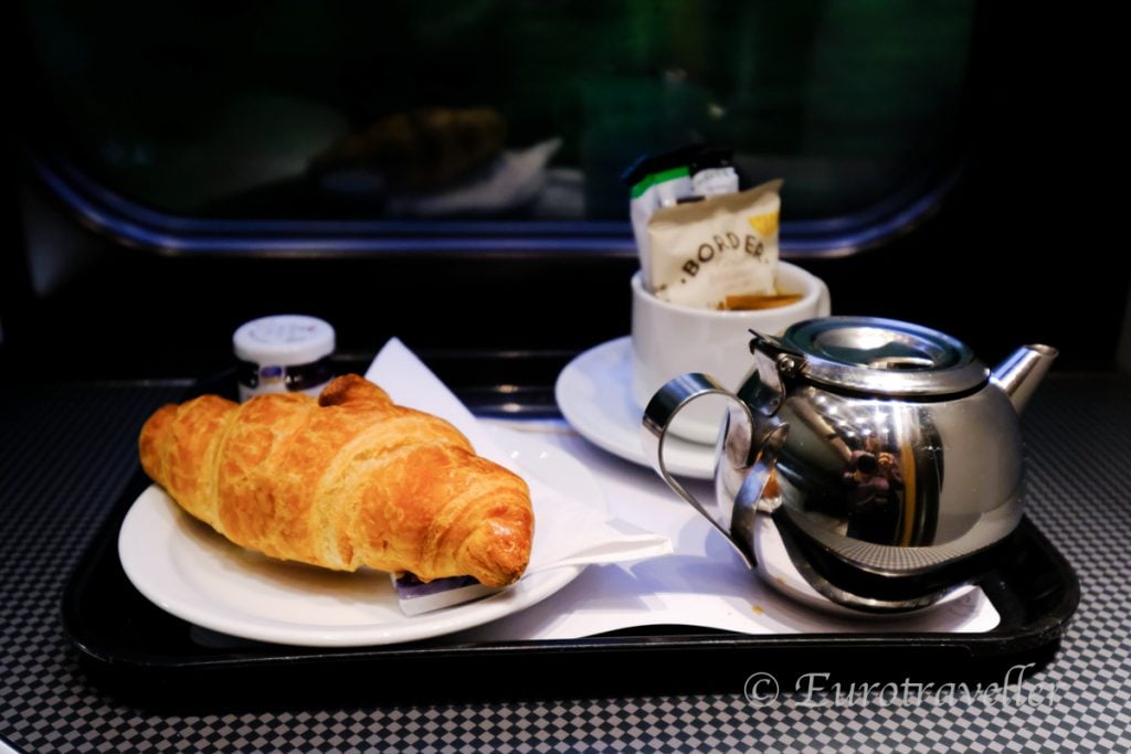 ナイト・リビエラの朝食